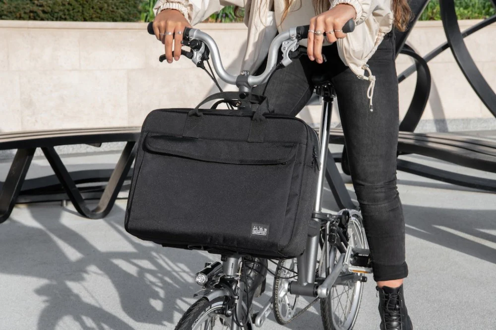 Brompton Metro City Bag Black Medium 12L - Image 4